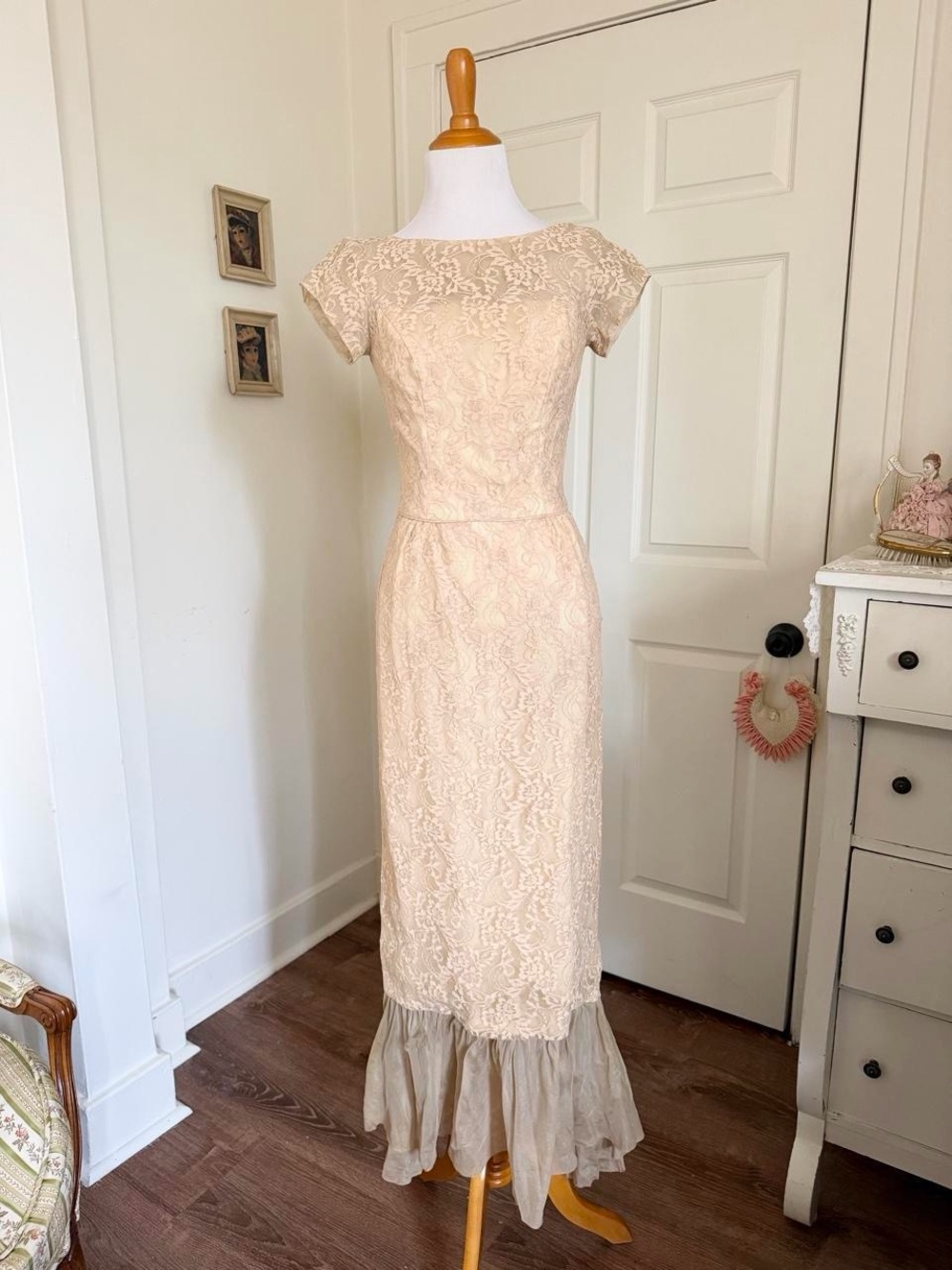 Vintage 1950s 1960s Romantic Lace Cocktail Dress